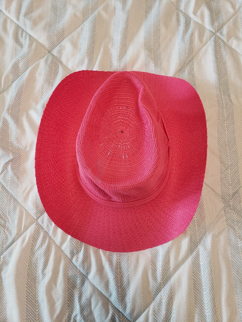 Super pretty Women's Pink Straw Cowboy Hat with Ribbon Band - Picture 3 of 4